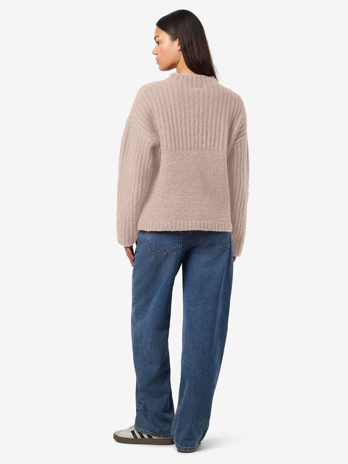 model_shot-front_full